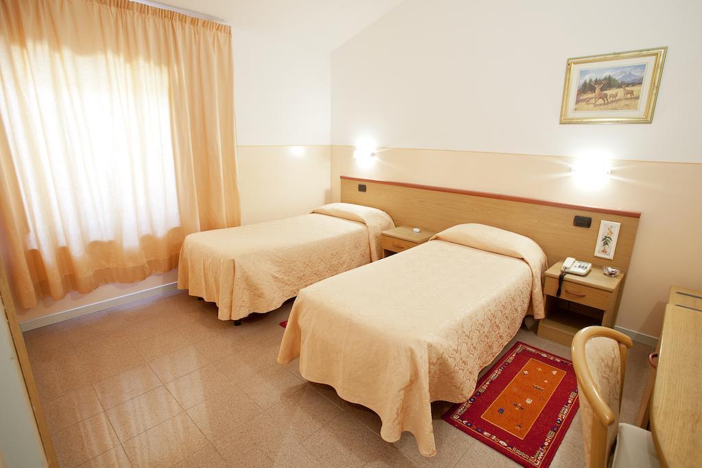 Master Hotel Castelvetro Piacentino 外观 照片