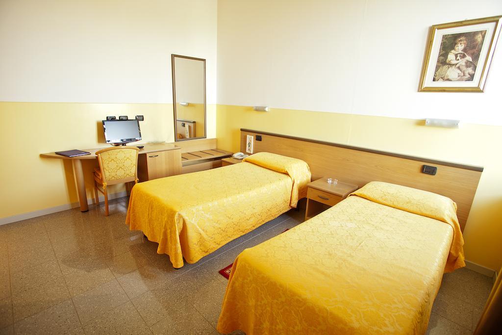 Master Hotel Castelvetro Piacentino 外观 照片