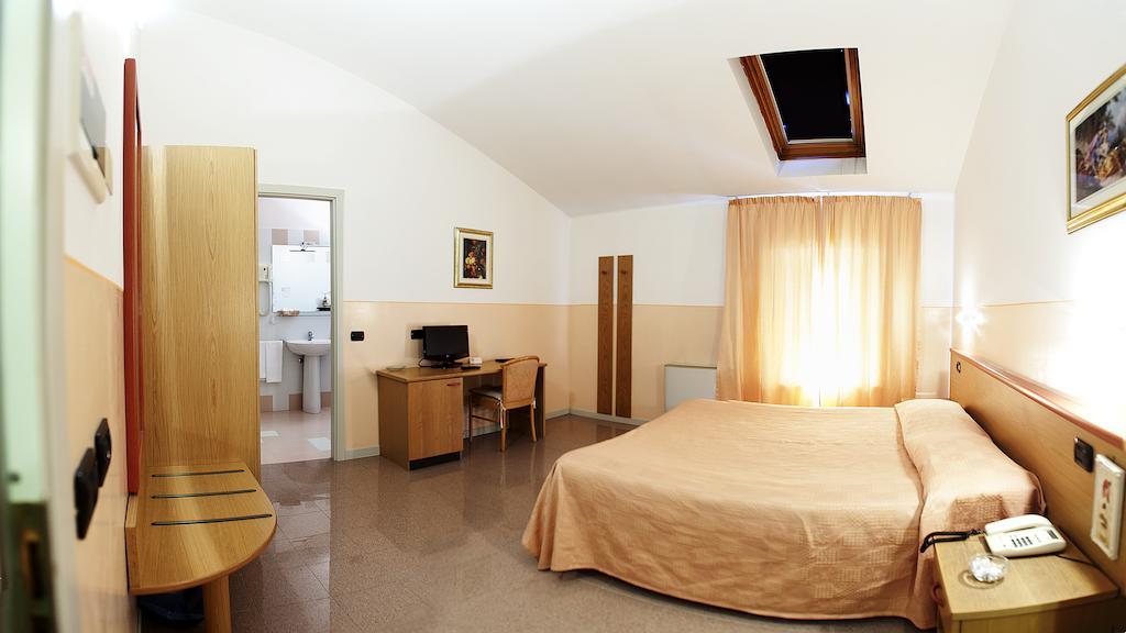 Master Hotel Castelvetro Piacentino 外观 照片