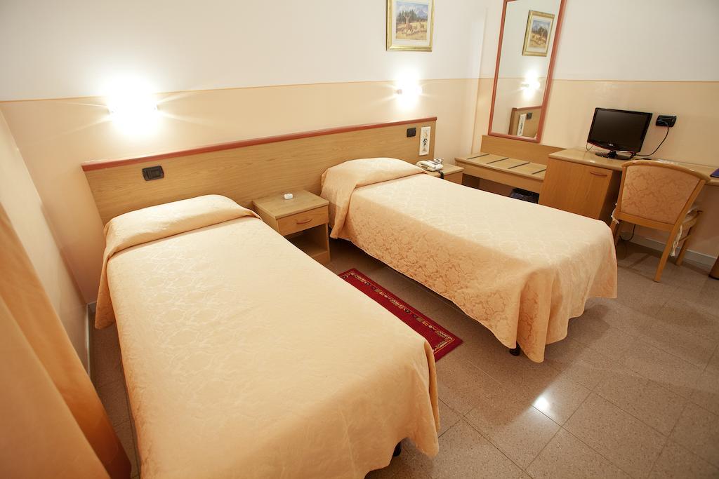 Master Hotel Castelvetro Piacentino 外观 照片