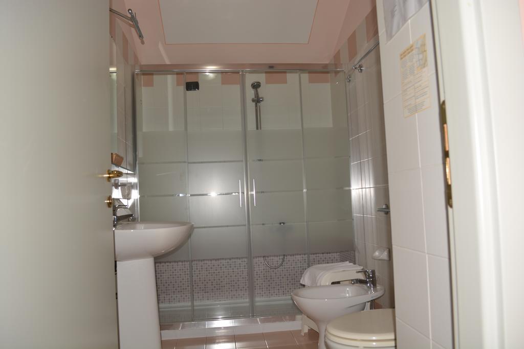 Master Hotel Castelvetro Piacentino 外观 照片