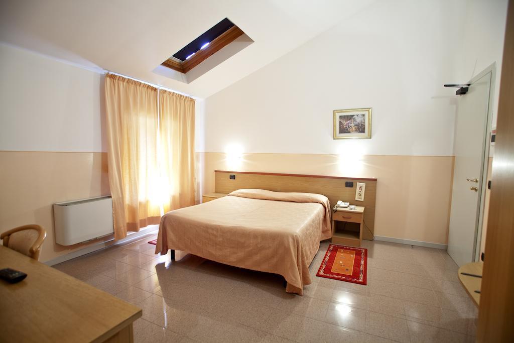 Master Hotel Castelvetro Piacentino 外观 照片