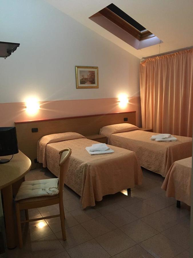 Master Hotel Castelvetro Piacentino 外观 照片