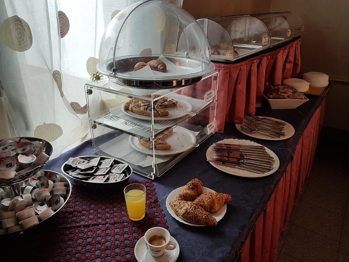 Master Hotel Castelvetro Piacentino 外观 照片